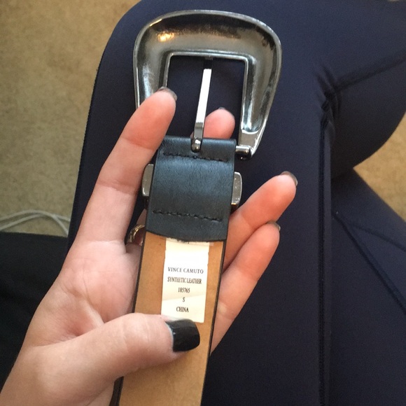 Vince Camuto genuine leather belt - Picture 6 of 6